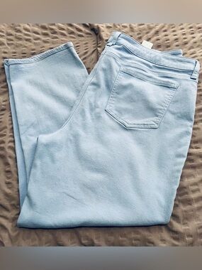 Chico’s SO SLIMMING GIRLFRIEND SLIM LEG CROP baby blue stretch jeans NWOT